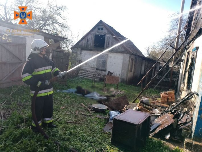 В Запорожской области в смертельном пожаре погибли 3 человека (фото)