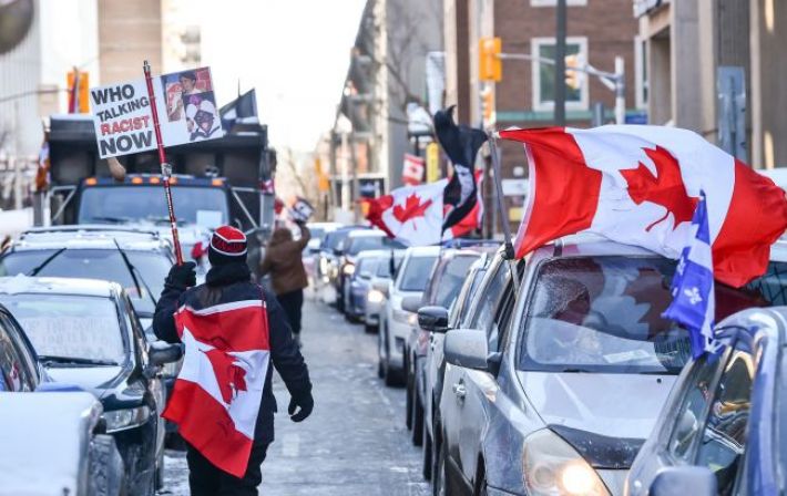 Более ста тысяч госслужащих вышли на митинги в Канаде: что требуют