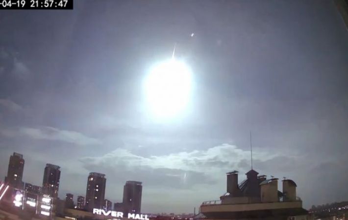 Космічне агентство України назвало найбільш вірогідну причину спалаху в небі над Києвом