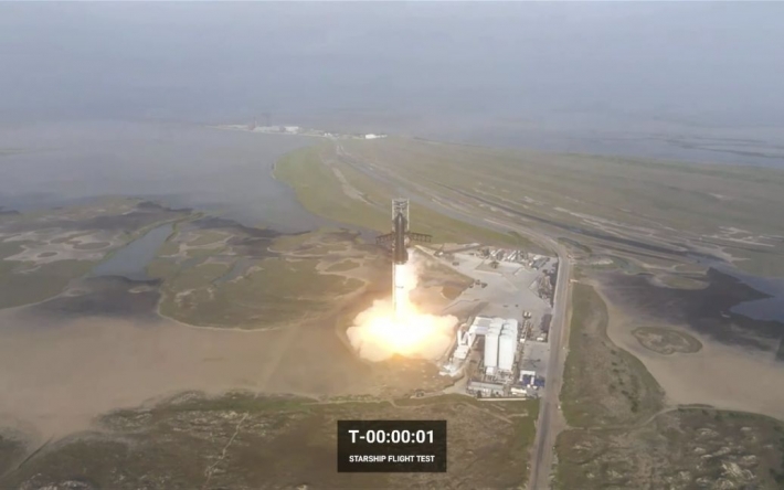 Найбільша в світі ракета Ілона Маска Starship піднялася в повітря і вибухнула: відео