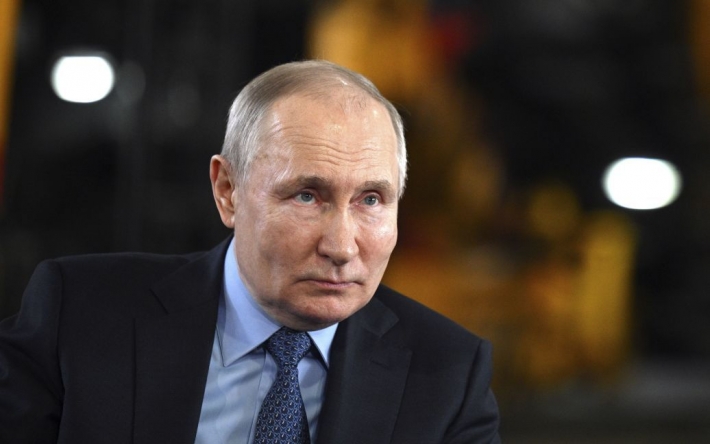 Путин сидел на полу и плакал: у диктатора недавно мог случиться сильный нервный срыв