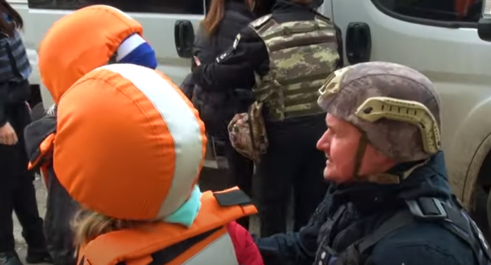 Полиция эвакуировала женщину и четырех детей с линии фронта в Запорожской области