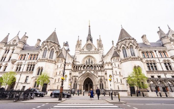 У Британії суд видав ордер на арешт екс-дружини російського олігарха: у чому звинувачують