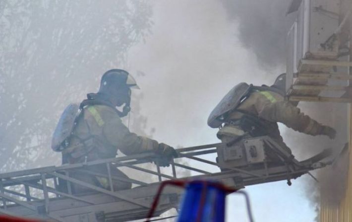В российской Вологде крупный пожар, вспыхнуло одно из предприятий (видео)