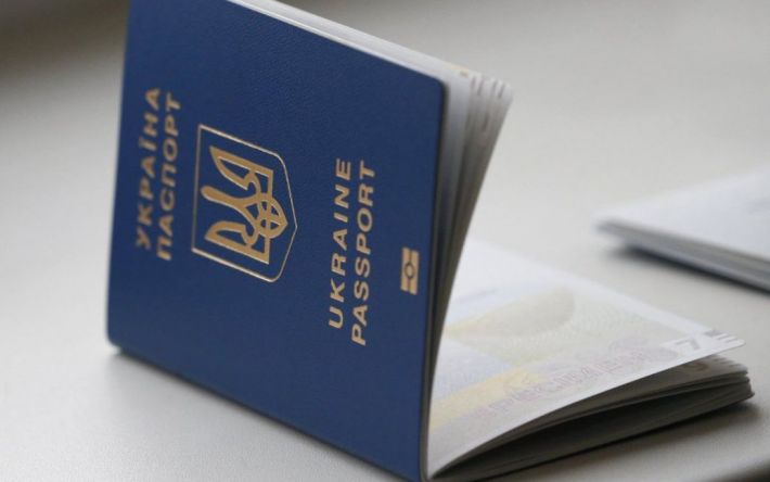 "Моя война": россиянин в Канаде нашел паспорт украинки из Львова и пообещал сжечь, но что-то пошло не так