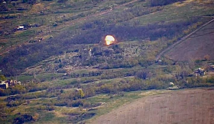 Аэроразведчики с артиллеристами на Запорожском направлении уничтожают технику и бк оккупантов