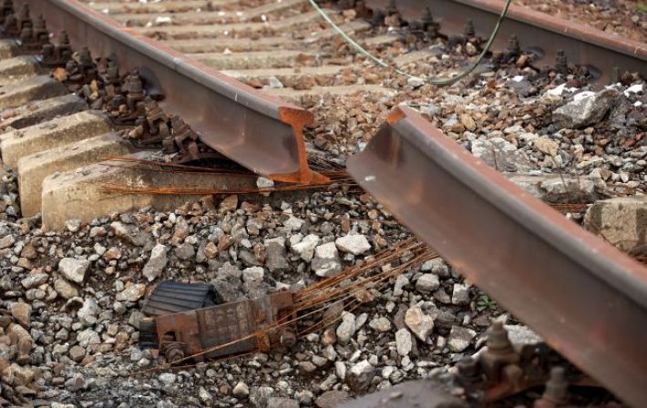 Из-за взрыва на железной дороге под Брянском нарушено сообщение Гомеля с РФ, - СМИ