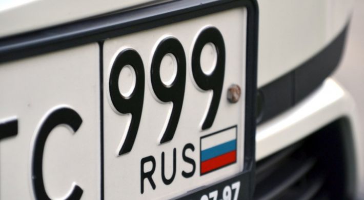 В Мелитополе оккупанты "перекрывают кислород" таксистам, которые не меняют права и номера авто на российские