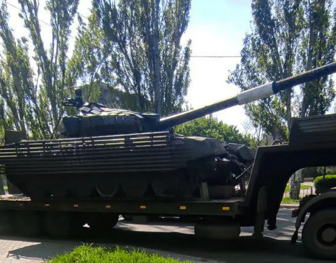 Оккупанты перебрасывают военную технику с Бердянского направления в Мариуполь