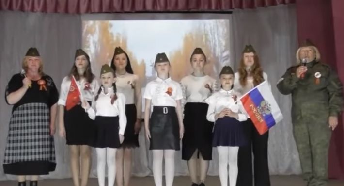 В последний бой за «дядю вову» - В Мелитопольском районе коллаборанты записали клип-пропаганду с детьми о Путине (видео)