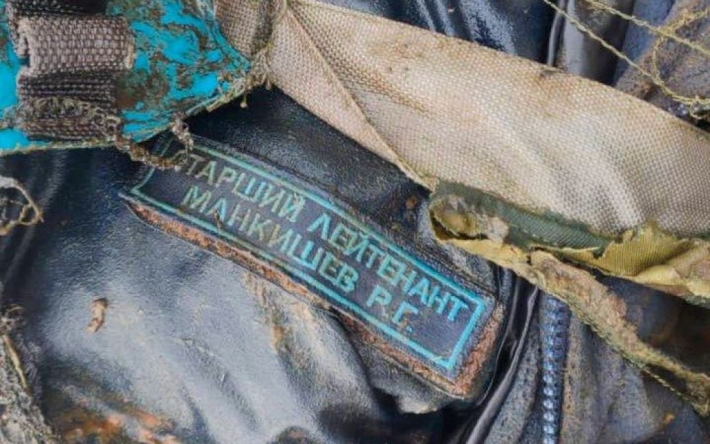 В Киевском водохранилище всплыло тело российского летчика, бомбившего Украину: фото
