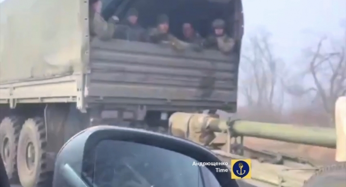 Оккупанты проводят массовый перекид техники на Запорожское направление (видео)