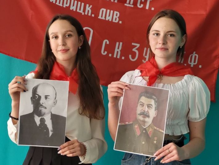 В Мелитополе морально калечат детей прививая любовь к ленину и сталину (фото)