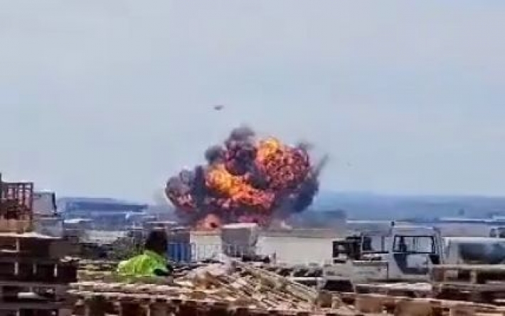 В Испании разбился истребитель F-18 во время показательного полета: видео