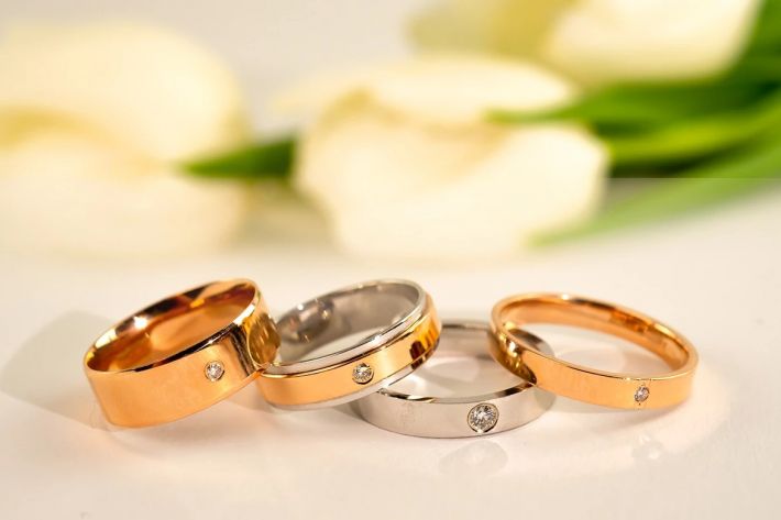Какие обручальные кольца купить — из серебра или золота