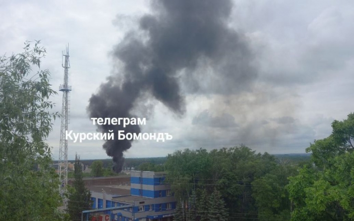 В российском Курске горит тракторный завод (фото)