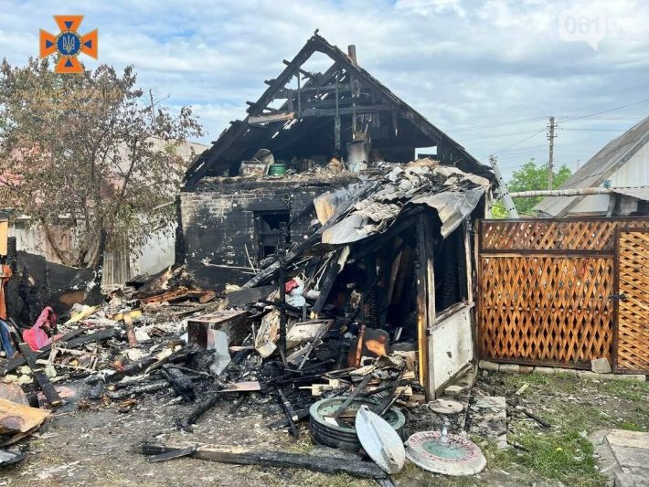 В Запорожье сгорела крыша дома