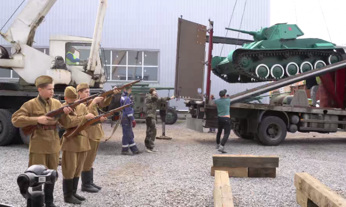 Украденный в Мелитополе старый танк прибыл на россию (фото, видео)