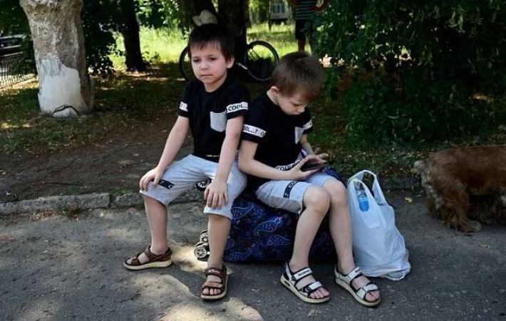 Оккупанты собираются вывезти в россию 10 тысяч детей из Запорожской области