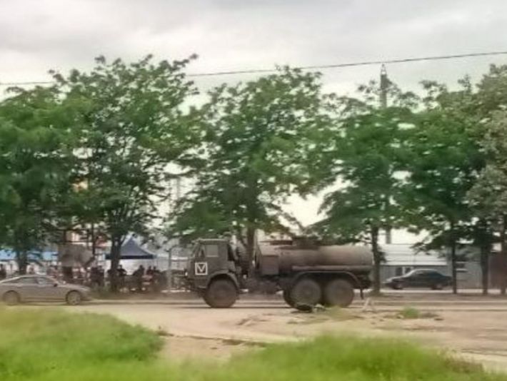 В направлении Запорожской области оккупанты перебрасывают живую силу и военную технику