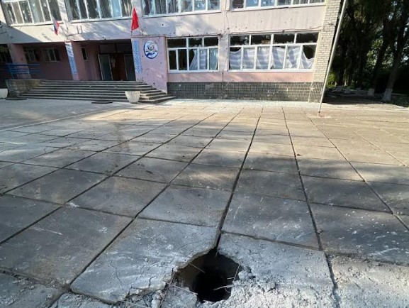В оккупированном Токмаке рашисты обстреляли школу