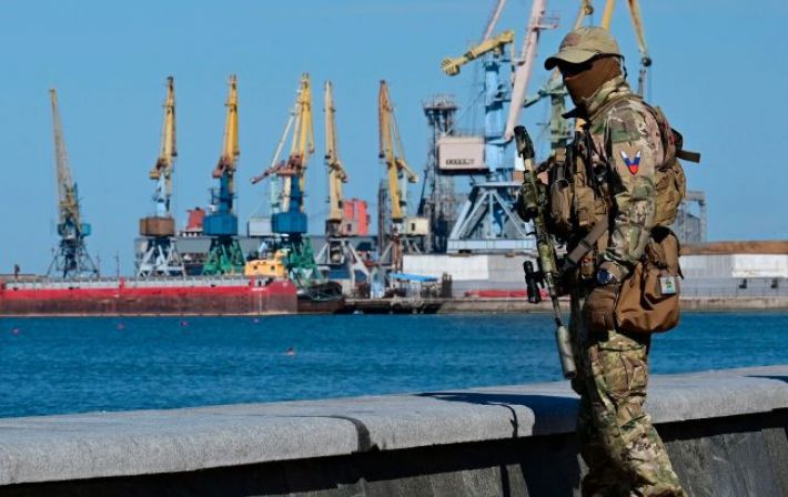 Появились спутниковые фото порта Бердянска после обстрелов (фото)