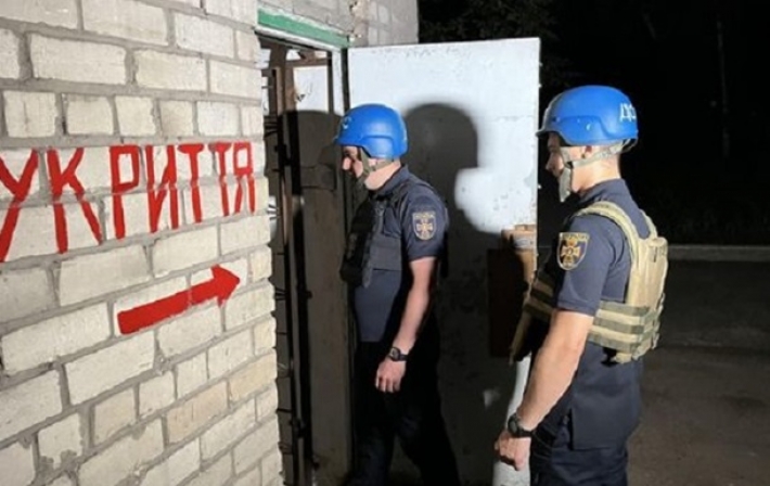 Полиция и спасатели проверяют укрытия в Запорожской области: 1160 из них оказались закрыты