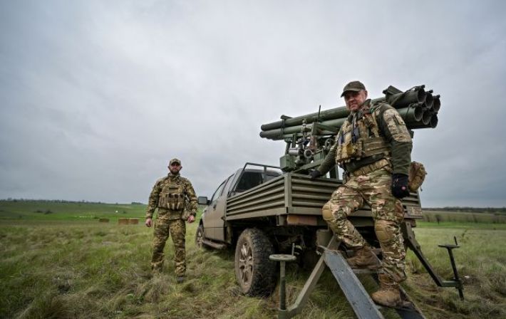 Потери России в Украине за сутки: вертолет, 800 оккупантов и 35 ракет