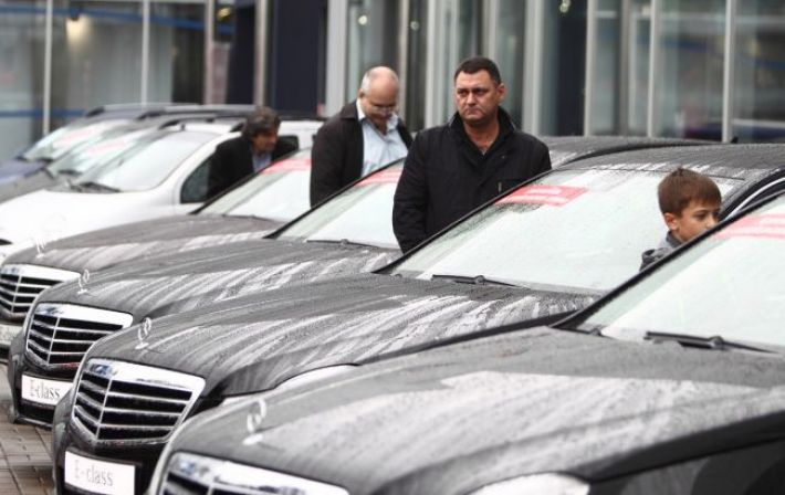 Українці стали частіше купувати авто в кредит. Довіра до банків чи вигідні умови?