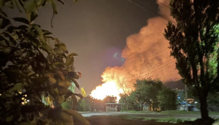 В Бердянске раздался взрыв, что-то горит (фото/видео)