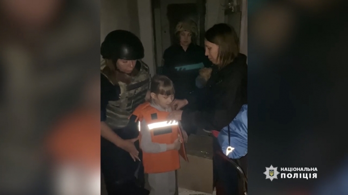 Из Степногорска эвакуировали женщину с 8-летней девочкой