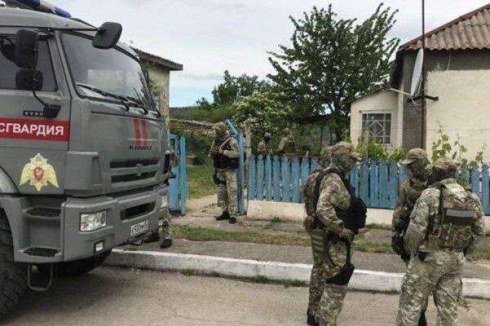 В Мелитополе российские военные средь бела дня ограбили частный дом