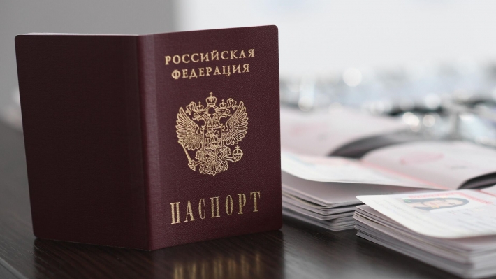 В Мелитополе фейковая миграционка начала принимать отказы от украинского гражданства