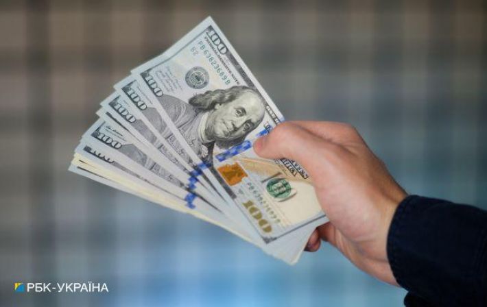 НБУ будет штрафовать банки и обменники за отказ менять доллары