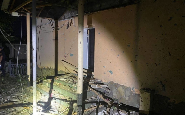 Оккупанты ударили по жилому сектору на Днепропетровщине: есть раненый и разрушения – фото