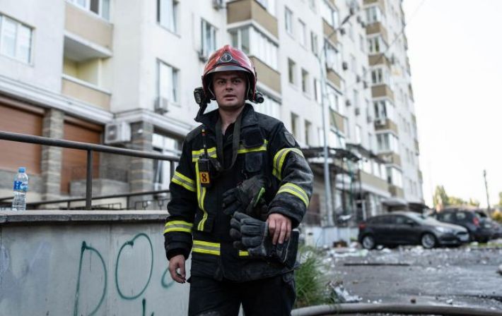 Попадание по многоэтажке в Киеве: спасатели обнаружили тела еще двух погибших