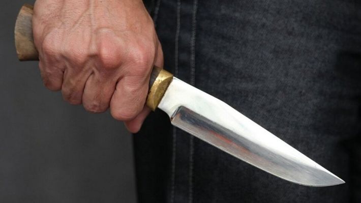 В Мелитопольском районе мужчина ударил знакомого ножом в грудь