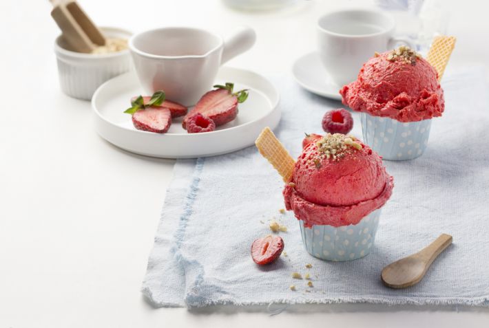 Найпростіше у приготуванні: рецепт натурального фруктового морозива з полуницею