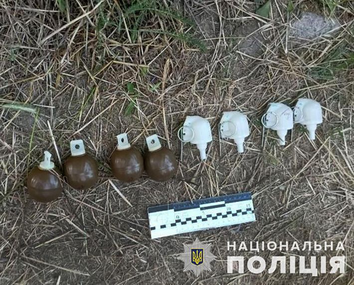 В Запорожье злоумышленник продавал гранаты и детонаторы (фото)
