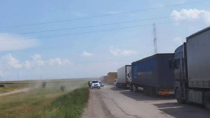 Было плохо, а стало еще хуже: рашисты жалуются на состояние дороги между Мелитополем и Крымом (фото)