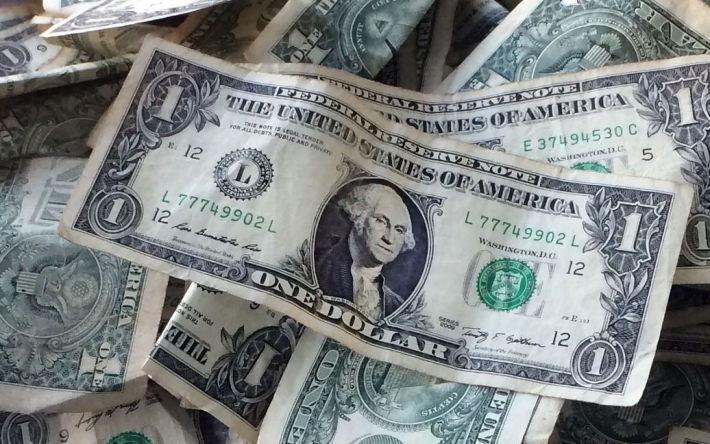 Должны ли обменники и банки принимать "потертые" доллары — объяснение НБУ