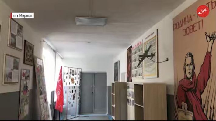 Рашисти позначать дітей Мелітопольщини браслетами та значками (фото)