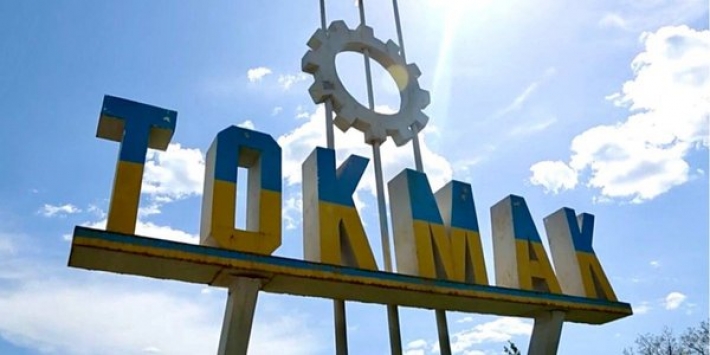 Российские военные продолжают заезжать во временно оккупированный Токмак