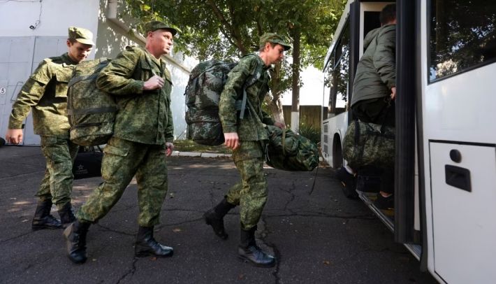 Радостно едут на утилизацию - в Мелитополь завезли новую партию "чмобиков"