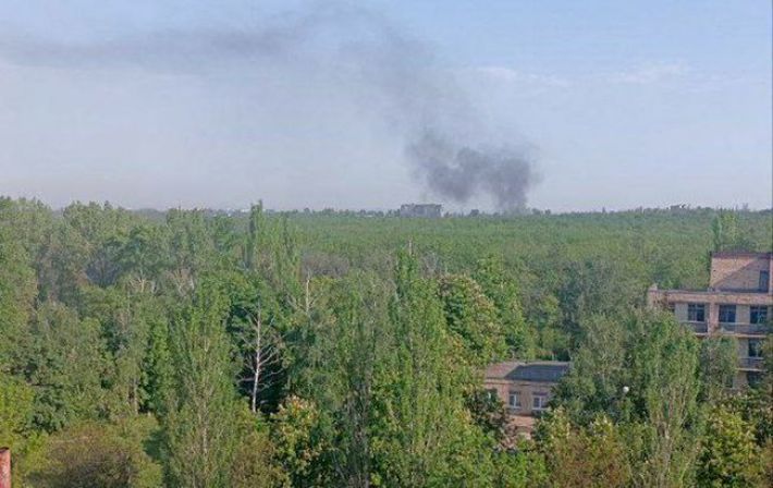 В оккупированном Луганске взрывы, в городе заметили дым
