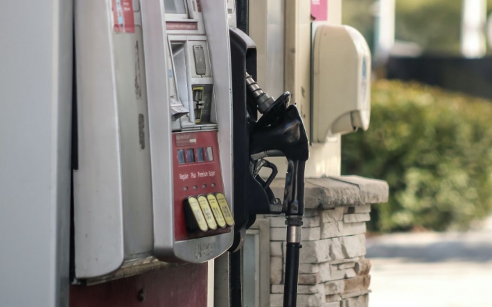 В Украине подорожает горючее: эксперт рассказал, сколько будет стоить литр бензина
