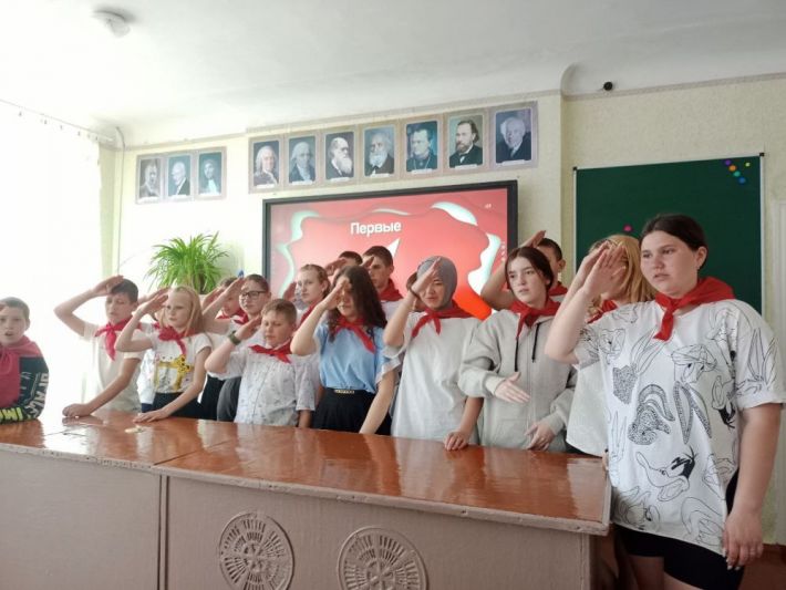 Путин поручил донести до школьников и студентов в Мелитополе цели 