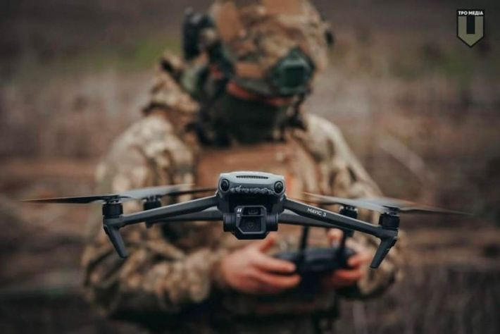 На Запорожском направлении оккупанты жалуются на атаки ВСУ "роями дронов"