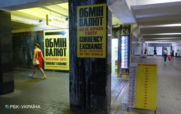 Что будет с курсом доллара и инфляцией в Украине: банкиры улучшили прогнозы