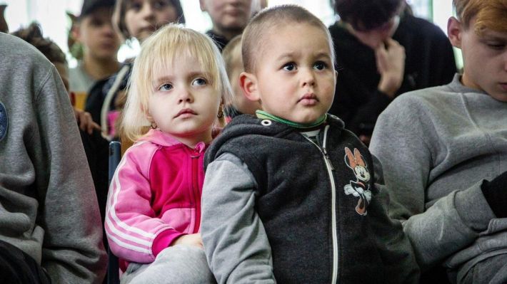 Российские оккупанты подбирают в рф опекунов для сирот из Мелитополя